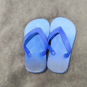 NWOT 3T slippers Gap